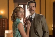 Clara Montesinos (Marta Hazas, l.); Mateo Ruiz (Javier Rey, r.)