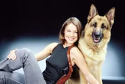 Kriminalinspektorin Niki Herzog (Elke Winkens) und Rex ...