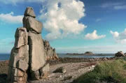 Die felsigen Küsten der Ouessant-Insel und die tosende Meerenge um Brest sorgen bei Seeleuten seit jeher für Angst und Schrecken.