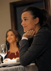 Bekommt überraschend Besuch, der sie aus der Bahn wirft: Ziva (Cote de Pablo, r.) ...
