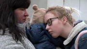 Jasmin macht sich große Sorgen um ihr Baby Lennox. In ihrer Verzweiflung sucht sich schließlich gemeinsam mit Schwiegermutter Bärbel die Kinderklinik auf
