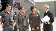 V.l.: Harmon Rabb, Jr. (David James Elliott), Rep. Bobbi Latham (Anne-Marie Johnson), Sarah MacKenzie (Catherine Bell), Captain Jack Murphy (Joe Spano)
