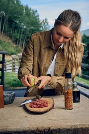 Paula Bründl kocht bei dem Echt Schreckbauer - Josef Mayer auf dem Hof Oberseidlgut.