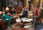 Gute Freunde, die nicht immer einer Meinung sind: Howard (Simon Helberg, l.), Sheldon (Jim Parsons, 2.v.l.), Leonard (Johnny Galecki, r.) und Raj (Kunal Nayyar, 2.v.r.) ...
