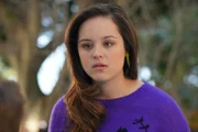 Erica Goldberg (Hayley Orrantia)
