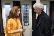 Robert (Mathieu Carrière, r.) stellt Natascha (Franziska Matthus, l.) zur Rede ...