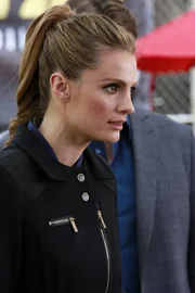 Weiß nicht, was sie von den Aussagen des Extremsportlers Manny Castro halten soll: Kate Beckett (Stana Katic), die zusammen mit Castle dem Mörder eines Skateboarders auf der Spur ist ...