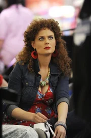 Brennan (Emily Deschanel) hat sich in das Bowlingteam eingeschleust.