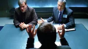 Ist Neal (Tim DeKay, li.) des Mordes schuldig? In Begleitung seines Anwaltes (Darsteller unbek., re.) wird er von Brass (Paul Guilfoyle) verhört.
