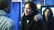 (v.l.): John Drexel (Cameron Daddo), Nate (Timothy Hutton) und Sophie (Gina Bellman)
