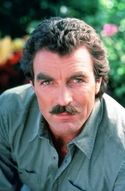 Magnums (Tom Selleck) Ex-Frau Michelle taucht plötzlich bei ihm auf, lässt ihre fünfjährige Tochter in seiner Obhut und verschwindet wieder. Weil ein Feind ihres verstorbenen Mannes hinter ihr her ist, der sie umbringen möchte ...