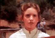Wer ist diese Frau, mit der sich ihr Ehemann unterhält? Laura (Melissa Gilbert) tobt innerlich vor Eifersucht ...