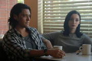 L-R: John Proudstar / Thunderbird (Blair Redford) und Lorna Dane / Polaris (Emma Dumont)