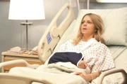 Dee Reynolds (Kaitlin Olson)