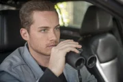 Als Jay Halstead (Jesse Lee Soffer) vermutet, den Mörder seines Sohnes gesehen zu haben, verliert er die Fassung. +++ Die Verwendung des sendungsbezogenen Materials ist nur mit dem Hinweis und Verlinkung auf RTL+ gestattet.