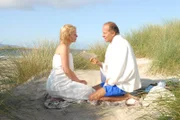 Von links nach rechts: Kate O'Hara (Denise Zich) und  Nicholas MacDowell (Jochen Horst).