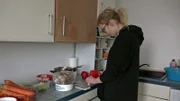 Jasmin will ihre Kenntnisse am Herd vertiefen und versucht sich an einer leckeren Gemüsepfanne?; Jasmin will ihre Kenntnisse am Herd vertiefen und versucht sich an einer leckeren Gemüsepfanne…
