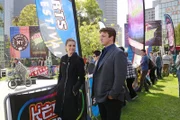 Ihre Ermittlungen führen Kate (Stana Katic, l.) und Castle (Nathan Fillion, r.) diesmal in die bunte Welt der Skateboarder ...