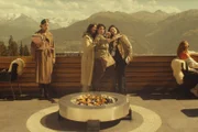Beim Junggesellinnenabschied, v.li.: Rébecca Balestra als Kim, Sodadeth San als Solange, Tiphanie Bovay-Klameth als Charlie, Emilie Charriot als Tiffany