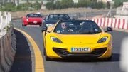V.v.: Jeremy Clarkson fährt einen McLaren MP4-12C Spider gefolgt von James May in einem Audi R8 Spyder und Richard Hammond in einem Ferrari 458 Spider.