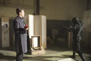 L-R: Bei den Ermittlungen in einem neuen Fall trifft Castle (Nathan Fillion) auf einen Ninja (Darsteller unbekannt). Doch was hat der damit zu tun?