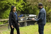 Sheryll Barnes (Roxy Sternberg, l.); Ray Cannon (Edwin Hodge, r.)