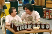 Brick (Atticus Shaffer, l.); Axl (Charlie McDermott, r.)