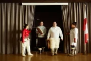 Thin Ice Staffel 1 Folge 1 Folkloristischer Auftakt