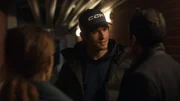 Veronika (Alexandra Rapaport) und ihr Kollege Mordermittler Nassir (Arvin Kananian, re.) haben den Eishockeystar Alexander Östberg (Isac Calmroth, Mitte) in Verdacht.