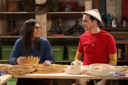 L-R: Amy Farrah Fowler, Sheldon Cooper.