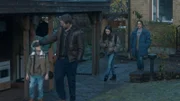 Polizistin Veronika (Alexandra Rapaport, re.) und ihr Ehemann Tomas (Tobias Santelmann) mit ihren Kindern Liv (Sarah Rhodin, 2. v. re.) und Simon (Eddie Eriksson Dominguez, li.).