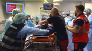 Im Bundeswehrkrankenhaus Koblenz wird ein Bauarbeiter eingeliefert, der aus acht Metern Höhe gestürzt ist. Die Sanitäter handeln schnell.