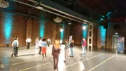 Schwarze Menschen werden in Deutschland oft benachteiligt, warum ist das so? Um dem alltäglichen Rassismus auf die Spur zu kommen, macht "PUR+" ein Anti-Rassismus-Projekt, den sogenannten Linienwalk. Das Ergebnis ist krass: Schwarze und weiße Menschen machen ganz unterschiedliche Erfahrungen im Alltag.