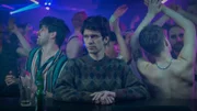 Nach einem erfolgreichen Arbeitstag findet sich Adam (Ben Whishaw) in einem exklusiven Nachtclub wieder. Doch während alle ausgelassen feiern, kann er nur an die Arbeit denken.