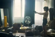 Der Tag, an dem Norah (Deleila Piasko) jemanden töten soll, rückt immer näher.