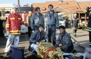 Die Rettungsflieger "Vier Freunde im Einsatz (1)". Im Bild: Notärztin Maren (vorne li.: Gerit Kling), Bordmechaniker Max (hinten li.: Frank Stieren), Pilot Alex (hinten re.: Matthias Leja) und Sanitäter Thomas (vorne re.: Ulrich Bähnk).