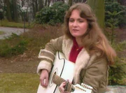 Was haben Roland Kaiser, Die Flippers und die Münchner Freiheit gemeinsam? Sie hatten in den 80ern die meisten Hits und sind Bestandteil des 7 Stunden-Nonstop-Marathos. Hier: Nicole mit "Ein bißchen Frieden".