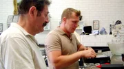 Harald (li.) und Trödelexperte Otto Schulte beim Juwelier