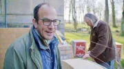 Philipp Kaszay und Heiko Bischoff mauern echte Bögen - so wie früher. Endlich soll das Gutshaus Kobrow wieder einen herrschaftlichen Balkon bekommen.