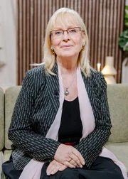 Susanne Schröter zu Gast bei Leon Winscheid auf der Couch.