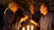 PHOENIX DIE GESCHICHTE DES ESSENS TEIL 2, "Hauptspeise", am Donnerstag (22.12.16) um 21:00 Uhr. Für die alten Griechen und Römer war Wein ein Alltagsgetränk. Christian Rach macht sich im Koster Eberbach am Rhein schlau, wie hier im Mittelalter Wein gekeltert wurde © PHOENIX/ZDF/Axel Lischke, honorarfrei - Verwendung gemäß der AGB im engen inhaltlichen, redaktionellen Zusammenhang mit genannter PHOENIX-Sendung bei Nennung "Bild: PHOENIX/ZDF/Axel Lischke" (S2+). PHOENIX-Kommunikation, Tel: 0228/9584-196, Fax: -199, presse@phoenix.de