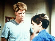 Danny (Gary Hershberger, l.) und Chris (Jeffrey Davis, r.) müssen einsehen, dass ihr schlauer Plan gescheitert ist
