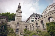 Als Reaktion auf die Weigerung des Papstes, seine Ehe zu annullieren, lässt Heinrich VIII. rund 800 Klöster in ganz England auflösen: Die Klosterruine Greyfriars in London erzählt noch heute davon.