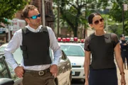 Als sie die Leiche eines ehemaligen Auftragsmörders finden, setzen Sherlock Holmes (Jonny Lee Miller, l.) und Joan Watson (Lucy Liu, r.) alles daran, um den Fall zu lösen ...