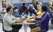 Der Valentinstag steht bevor und die Jungs haben alle ganz spezielle Pläne: Sheldon plant eine Spezialausgabe von "Fun with Flags", Leonard hat ein Date mit Penny, Howard will mit Bernadette ihren neuen Hot Tub ausprobieren und Raj entschließt sich, mit Emily Schluss zu machen.