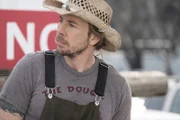 Mike (Dax Shepard)
