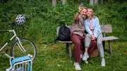 Während eines romantischen Ausflugs schießt Miro (Pablo Sprungala, l., mit Laura Osswald, r.) unbedarft Fotos eines seltenen Adlers.