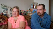 Sandra und Tino hoffen, dass es mit einem Wohnungsangebot in Ostfriesland klappt.