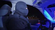 Polizist mit Maske