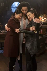 (v.l.n.r.) Mel Vera (Melonie Diaz); Macy Vaughn (Madeleine Mantock); Mel Vera (Melonie Diaz)